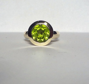 * PERIDOT Ring 3,1 Carat 585er Gelbgold Handarbeit