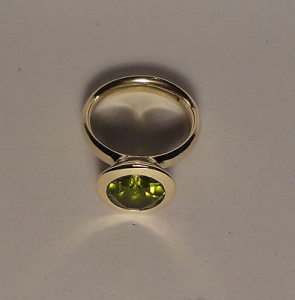 * PERIDOT Ring 3,1 Carat 585er Gelbgold Handarbeit