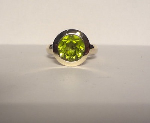 * PERIDOT Ring 3,1 Carat 585er Gelbgold Handarbeit