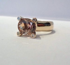 * Exklusiver MORGANIT Ring 3,2 ct 585er Gelbgold 4 x Brillant Wert 3300 €