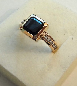 * Exklusiver Saphir Ring 12 Brillanten 750 er Gelbgold